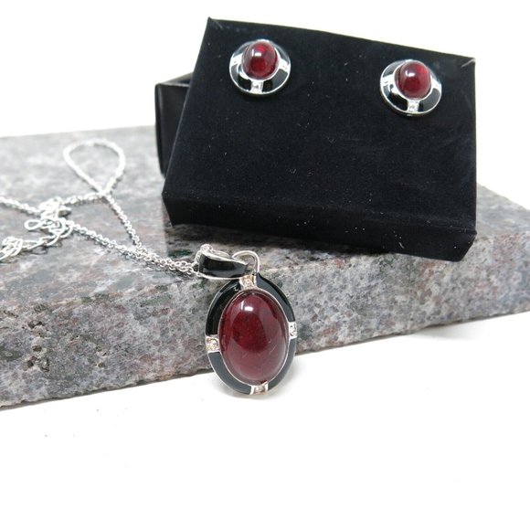 *NWOT* Avon - Vintage SHA Red Stone Necklace and Stud Earrings - Picture 12 of 12